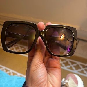 Gucci glasses missing diamond